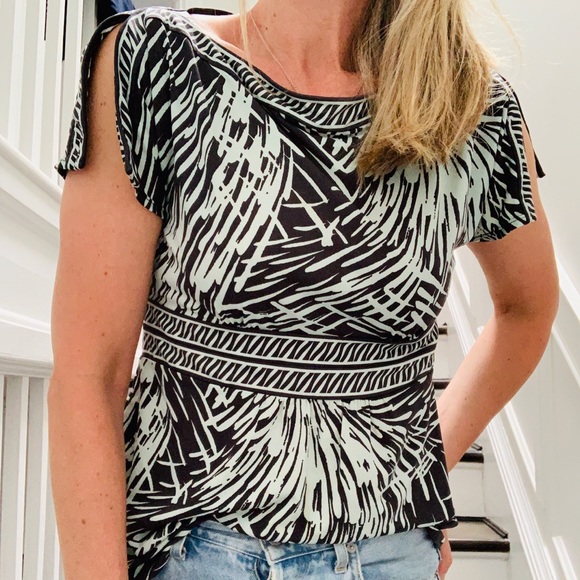 💥3/30$💥BCBG boat neck top - Picture 1 of 6